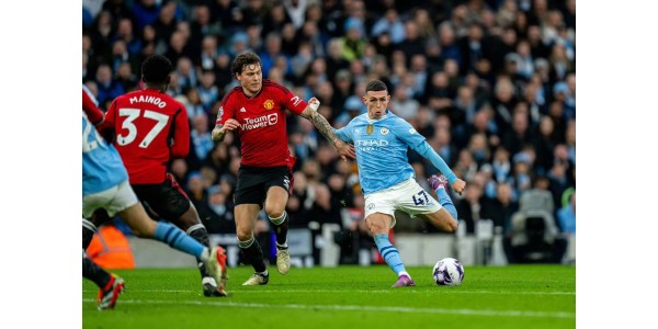 Manchester City fullfører dobbeltspill, Manchester United er i trøbbel